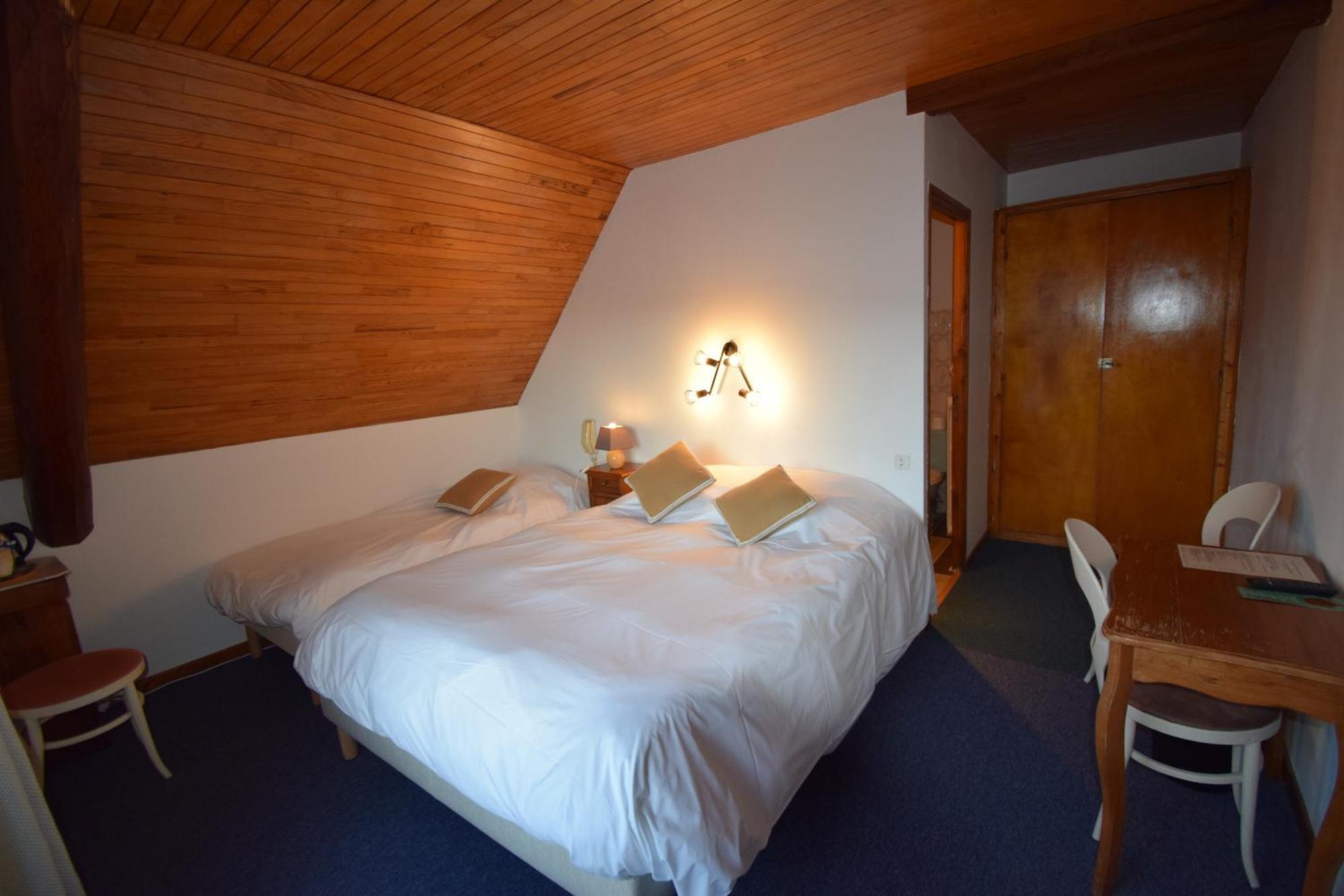 Hotel Les Chenets Saint-Julien-en-Champsaur Exterior photo