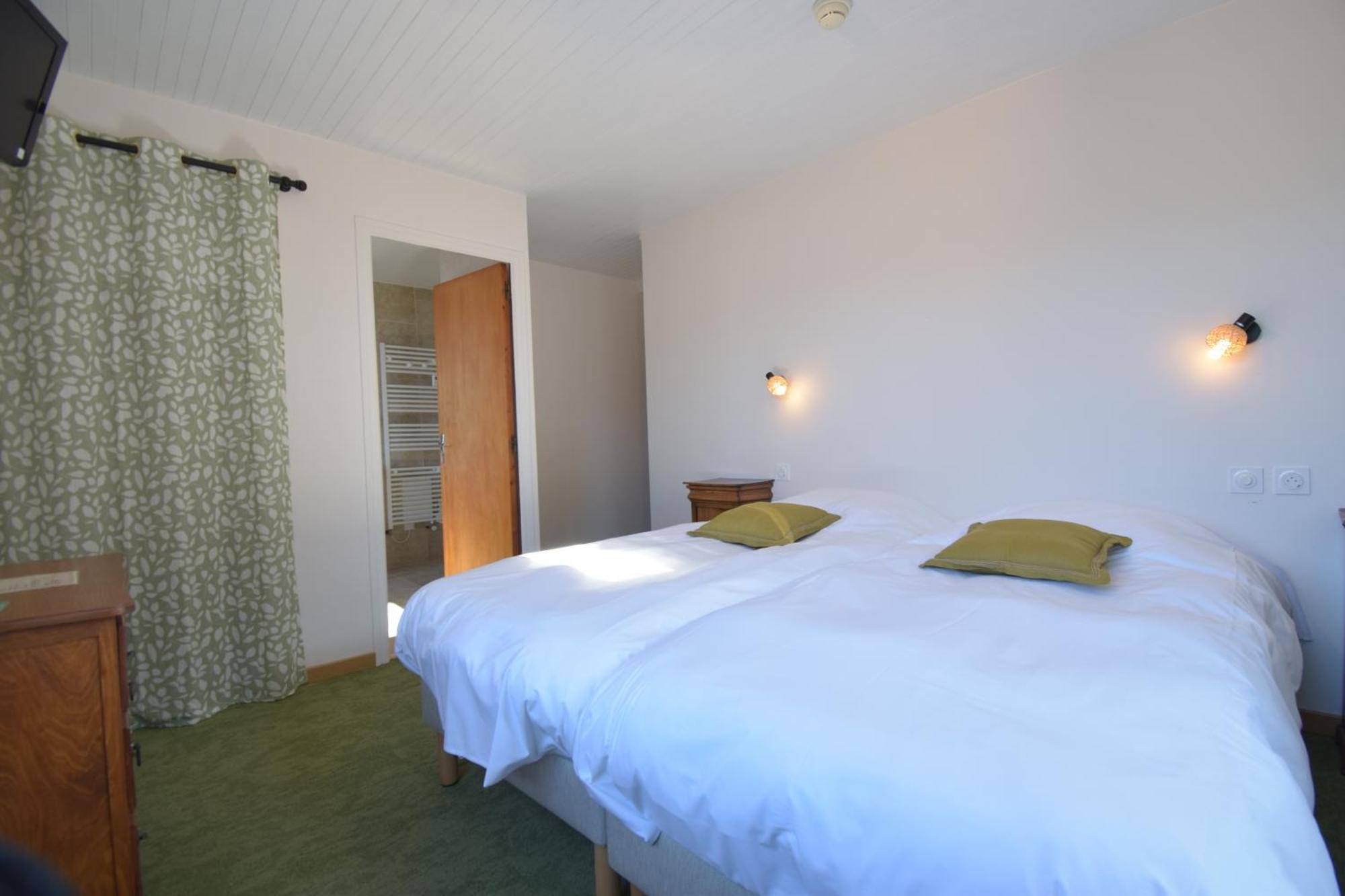 Hotel Les Chenets Saint-Julien-en-Champsaur Exterior photo