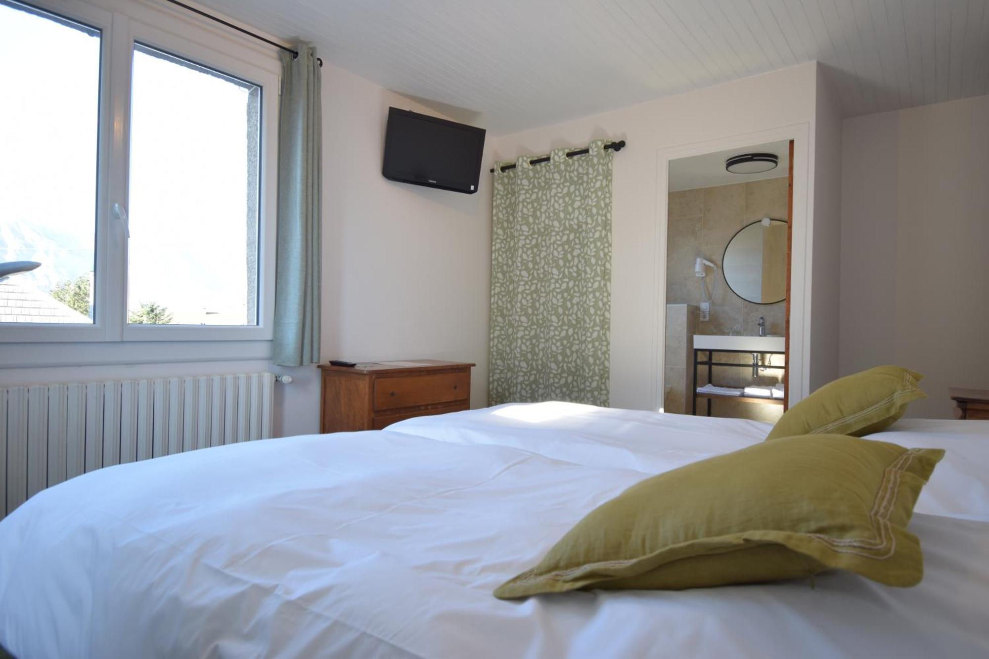 Hotel Les Chenets Saint-Julien-en-Champsaur Exterior photo