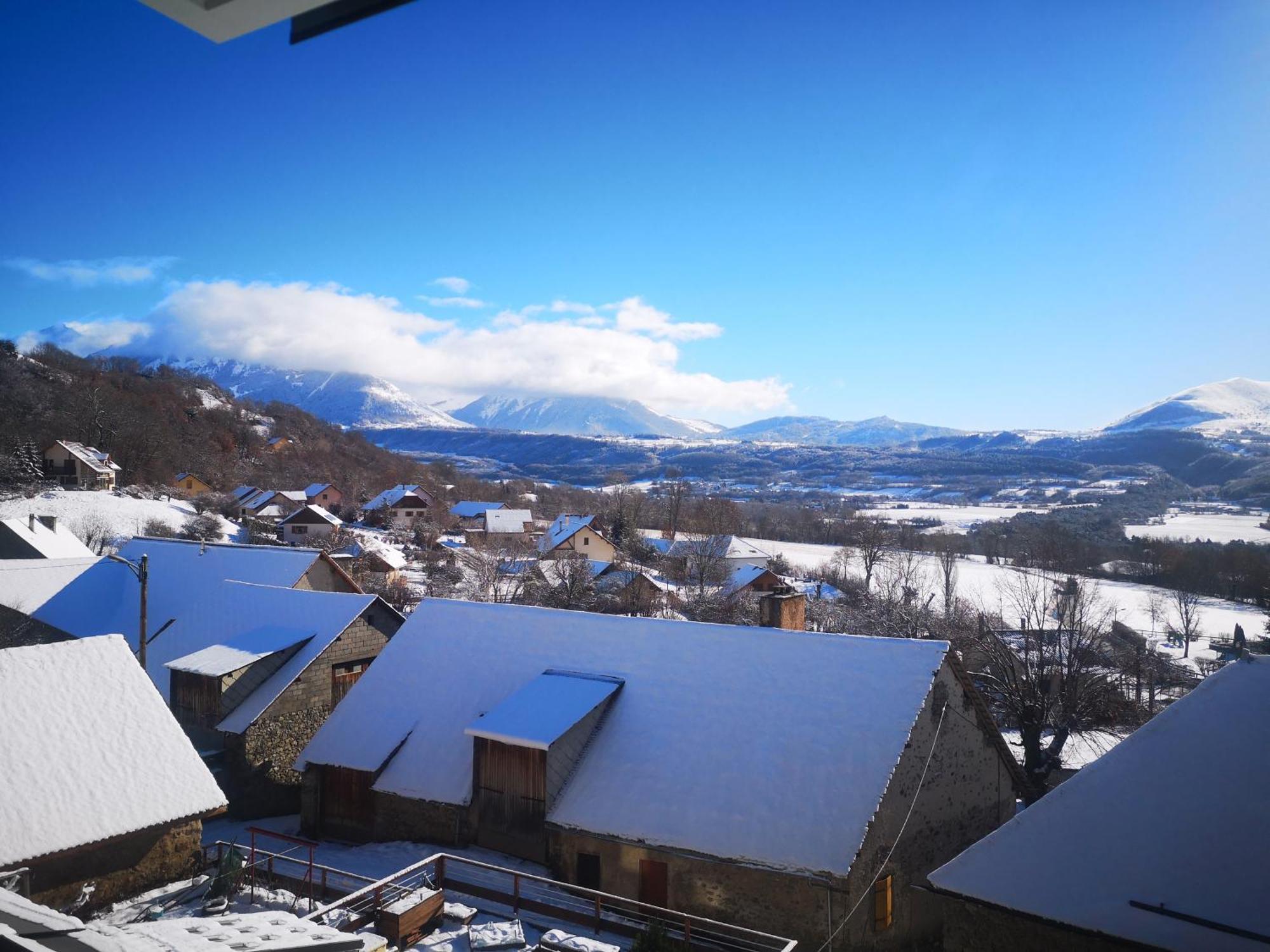 Hotel Les Chenets Saint-Julien-en-Champsaur Exterior photo